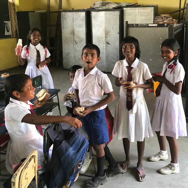 lunchpakets for children in Moratuwa